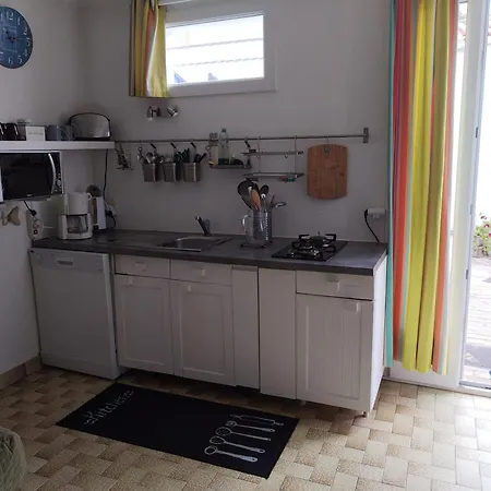 Pied Dans L'eau Petite De Domino Pour 4 Personnes